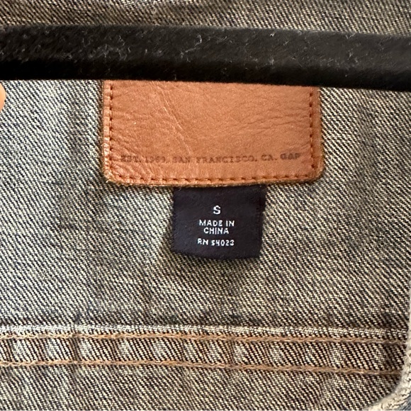 Vintage Gap Oversized Denim Jacket - Picture 2 of 4